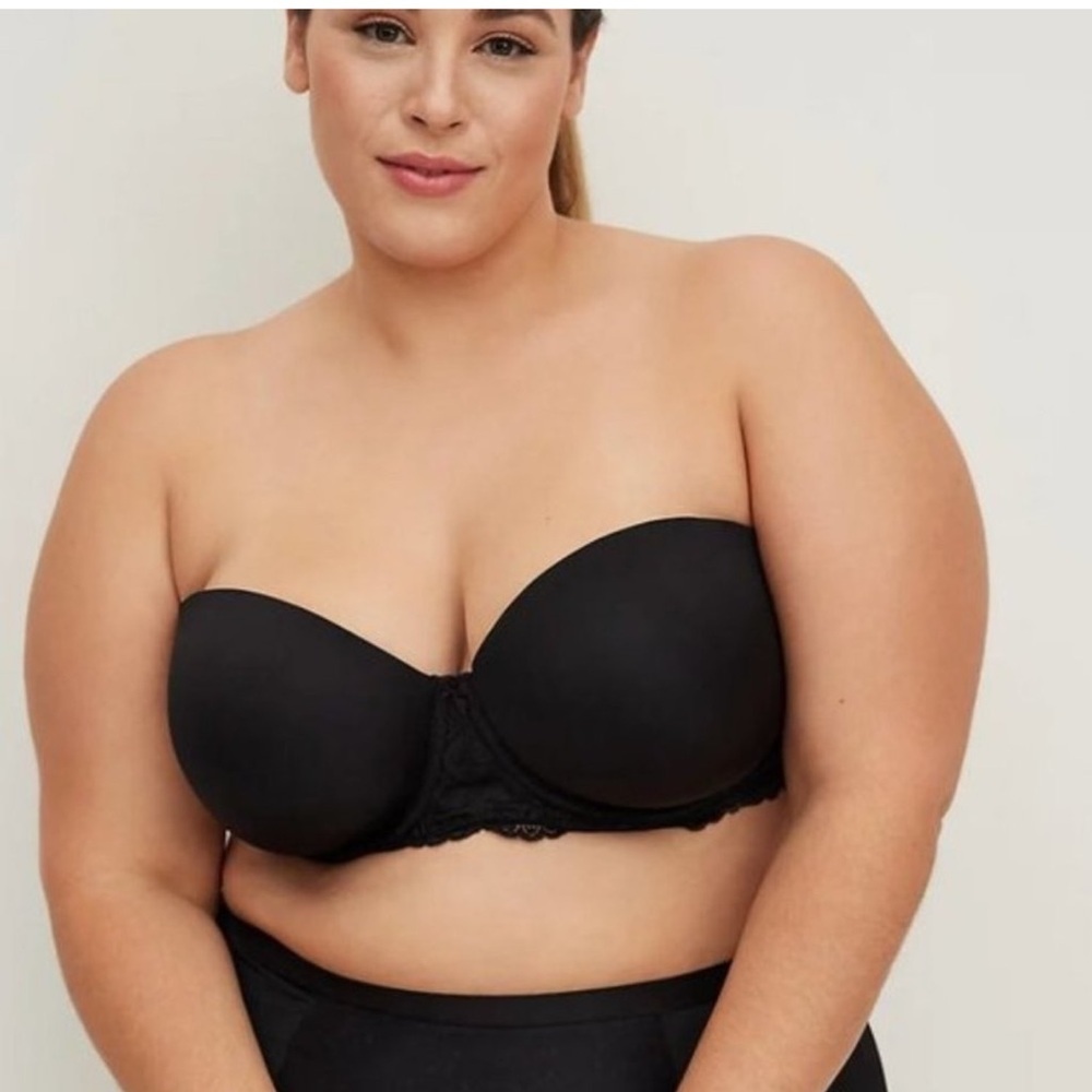 Torrid Curve Strapless Lightly Lined Bra in Black size 40C